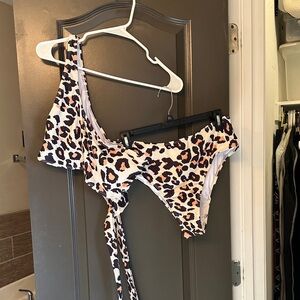Leopard Print One-Shoulder Swimsuit